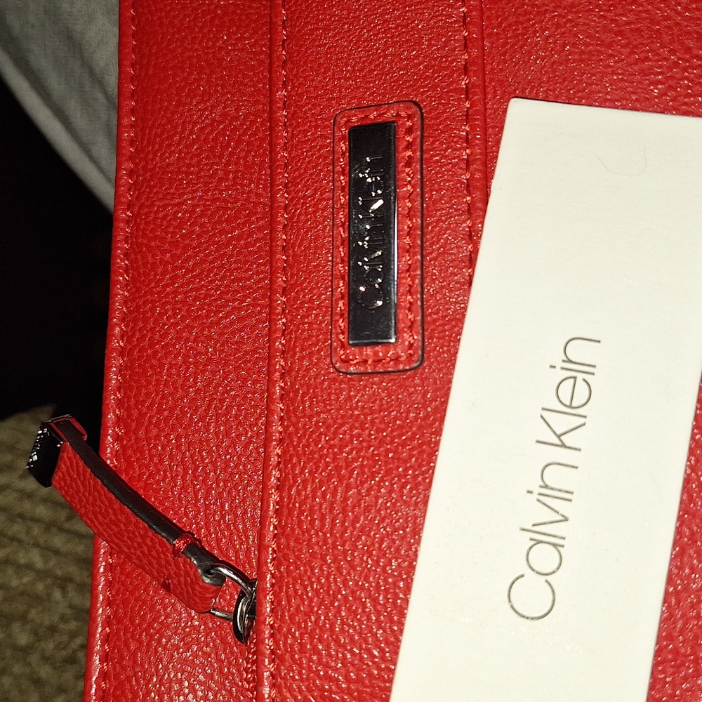 😺CALVIN KLEIN R-q Crossbody Bag in Red - Picture 8 of 12